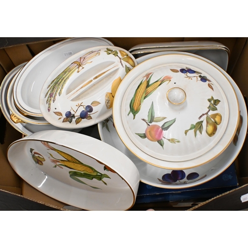 362 - Various Royal Worcester 'Evesham' serving dishes and tureens to/w various drinking glasses, etc.