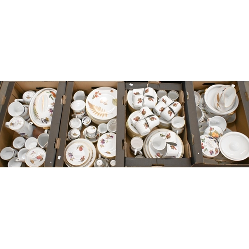 371 - A large quantity of Royal Worcester 'Evesham' and 'Wild Harvest' tableware (4 boxes)