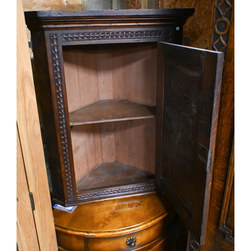 47 - An early 18th century carved oak hanging corner cupboard 62 cm w x 33 cm d x 78 cm h