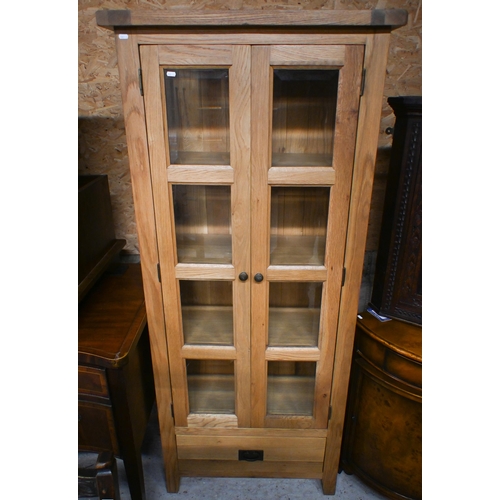 47 - An early 18th century carved oak hanging corner cupboard 62 cm w x 33 cm d x 78 cm h