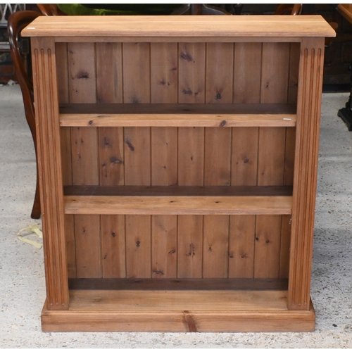 59 - A pine low open bookcase, on a plinth base 91 cm w x 28 cm d x 100 cm h to/with a Laura Ashley two t... 