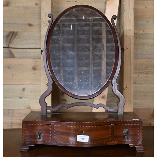 559 - A Regency chequer strung satinwood oval toilet mirror raised on a serpentine platform base