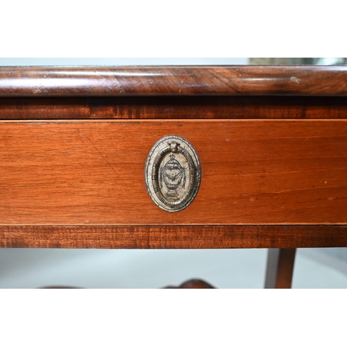 102 - A Regency cross-banded satinwood sofa table, the drop leaf top over two frieze drawers and opposing ... 