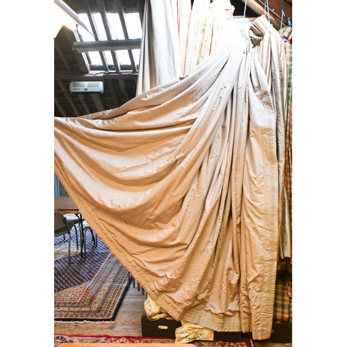 286 - A single pale beige shot silk curtain, lined and interlined with triple pleat header, 200 cm long x ... 