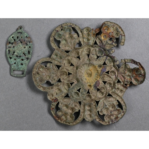 465 - Various excavated coins and other artefacts including Roman issues, in various conditions