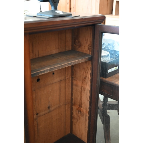 108 - An Edwardian mahogany bookcase with glazed doors, 108 cm w x 30 cm d x 114 cm h