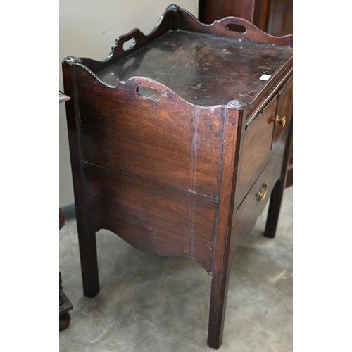 111 - A George III mahogany night stand, 60 cm w x 46 cm d x 74 cm h