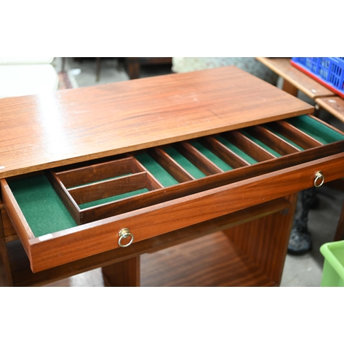 115 - A mid-century Chippy Heath teak buffet trolley, 92 cm w x 42 cm d x 82 cm h