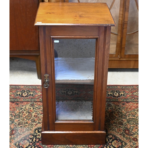 133 - An Edwardian mahogany bedside cabinet with glazed door, 40 cm wide x 36 cm deep x 78 cm high