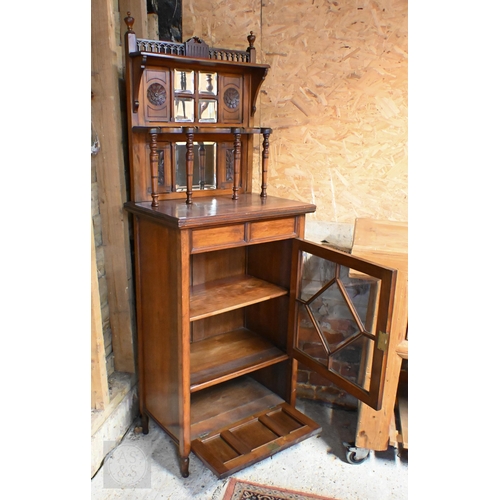 189 - An Edwardian walnut music cabinet with glazed door and raised back inset with bevelled mirrors, 60 c... 