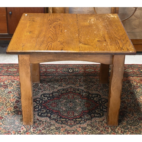 190 - A 20th century square oak coffee table on moulded square legs, 75 x 75 x 58 cm high