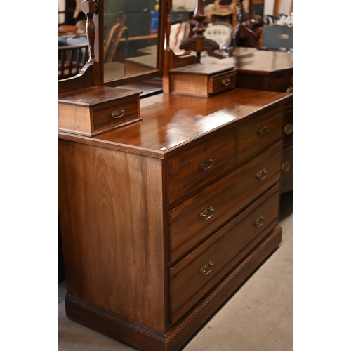 231 - Edwardian mahogany mirror back dressing chest with two short and two long drawers, 108 x 54 x 150 cm... 