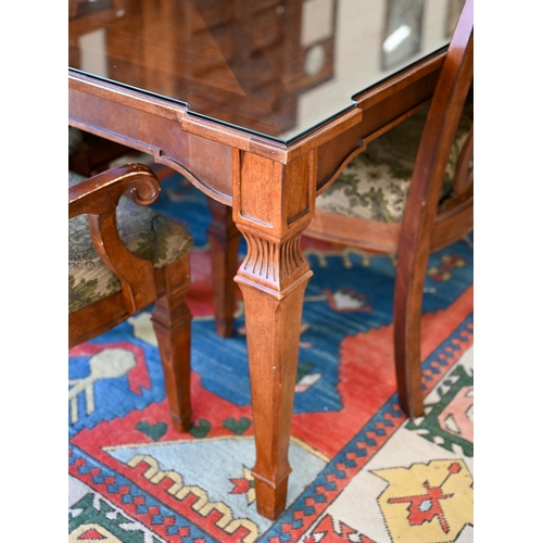 256 - A 'Stanley Furniture' extending dining table with two central leaves (50 cm each) and tapering squar... 