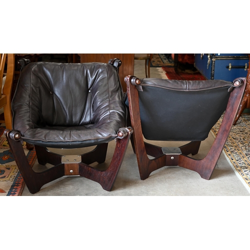 33 - A pair of Odd Knutson design 'Zest' studio chairs for John Lewis, dark brown faux leather on ebonise... 