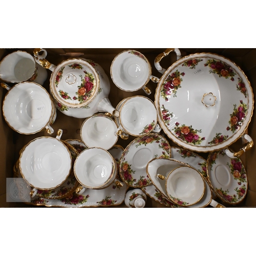 367 - A Royal Albert 'Old Country Roses' dinner/tea service (2 boxes)