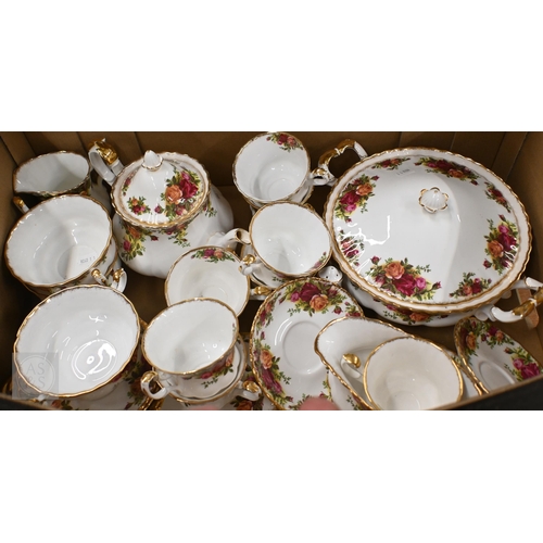 367 - A Royal Albert 'Old Country Roses' dinner/tea service (2 boxes)