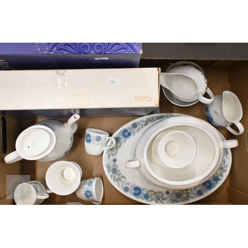 380 - An extensive Wedgwood 'Clementine' dinner/tea/coffee service (3 boxes)