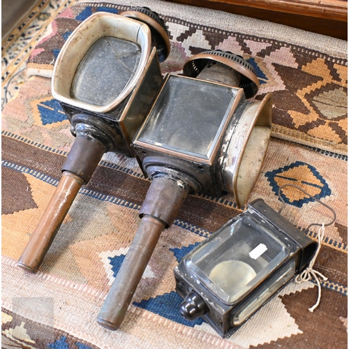 472 - An antique pair of copper and tin coach lamps and a small japanned tin lantern (3)