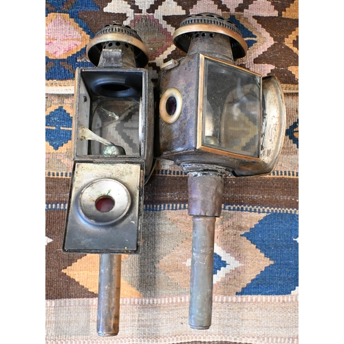 472 - An antique pair of copper and tin coach lamps and a small japanned tin lantern (3)