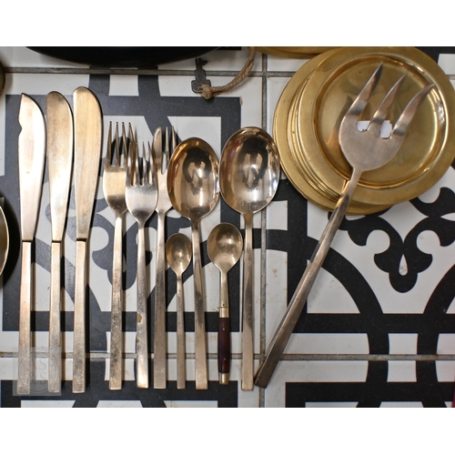 478 - # A set of bronze cutlery, to/w various decorative brassware