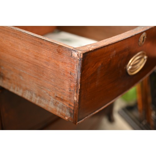 114 - Victorian mahogany bowfront chest of two short over two long drawers raised on splayed bracket feet