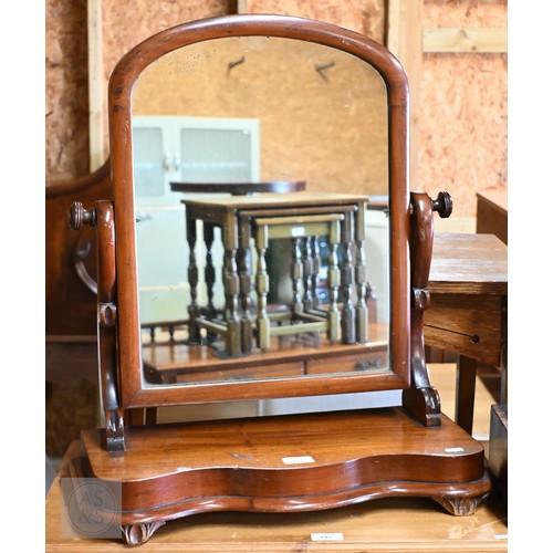 147 - Two Victorian mahogany framed toilet mirrors, a/f (2)