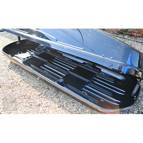 29 - A Halfords Advanced gloss black automobile roof box, a/f, keys in office