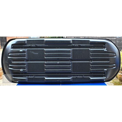 29 - A Halfords Advanced gloss black automobile roof box, a/f, keys in office