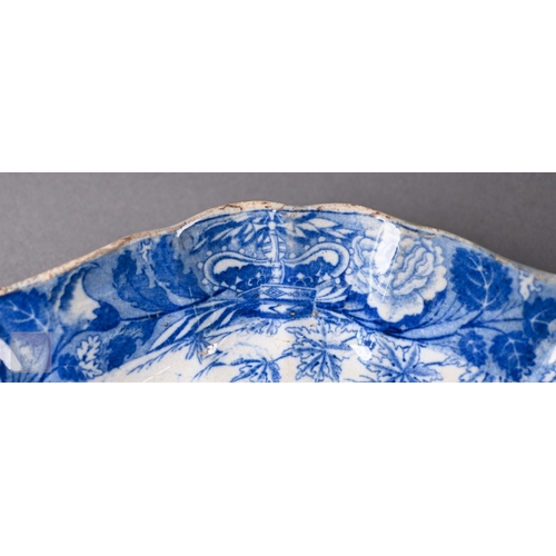 414 - A pair of 18th century Wedgwood creamware plates, transfer-printed with 'Liverpool Birds', 25 cm dia... 