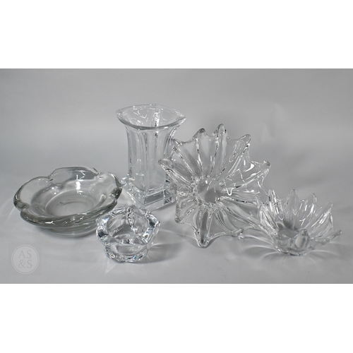 416 - Four Daum (France) heavy glass bowls and a Crystal d'Arques vase (5)