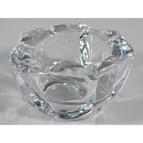 416 - Four Daum (France) heavy glass bowls and a Crystal d'Arques vase (5)