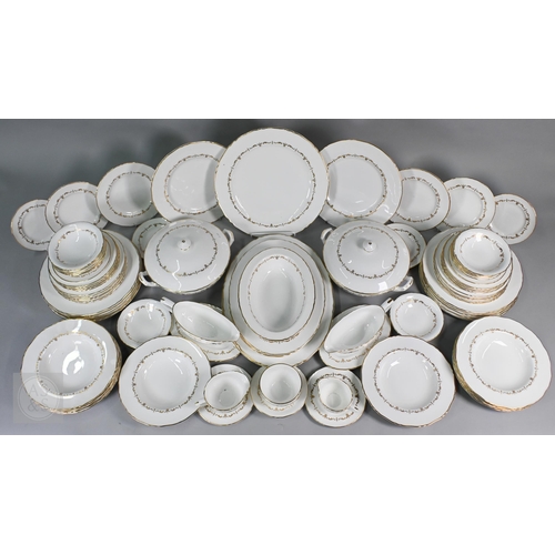 418 - A Royal Worcester 'Gold Chantilly' dinner service (88 pieces)