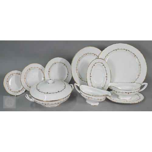 418 - A Royal Worcester 'Gold Chantilly' dinner service (88 pieces)
