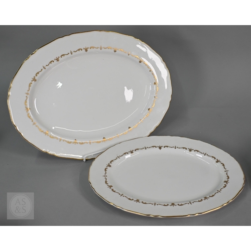 418 - A Royal Worcester 'Gold Chantilly' dinner service (88 pieces)