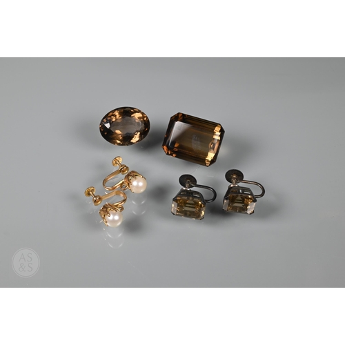 538 - Two loose brown citrine stones, one oval 2 x 1.5 cm, one rectangular 2.2 x 1.8 cm, a pair of pale br... 