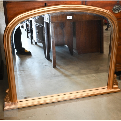 182 - A modern arched overmantel mirror with bevelled glass and moulded gilt frame, 104 x 82 cm