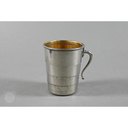 380 - An antique lacquered brass bearing compass in leather case, by Elliot Bros, London, to/w an ep colla... 