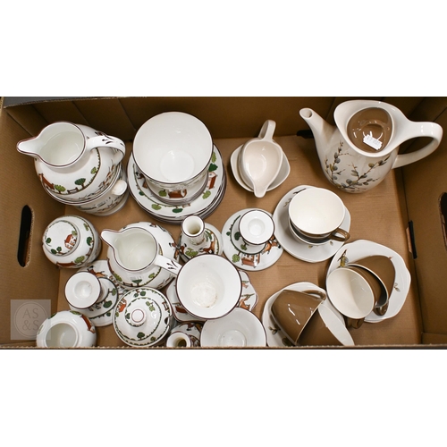 399 - A selection of Coalport 'Hunting Scene' tableware to/w a Midwinter 'Fashion Shape' coffee service, p... 