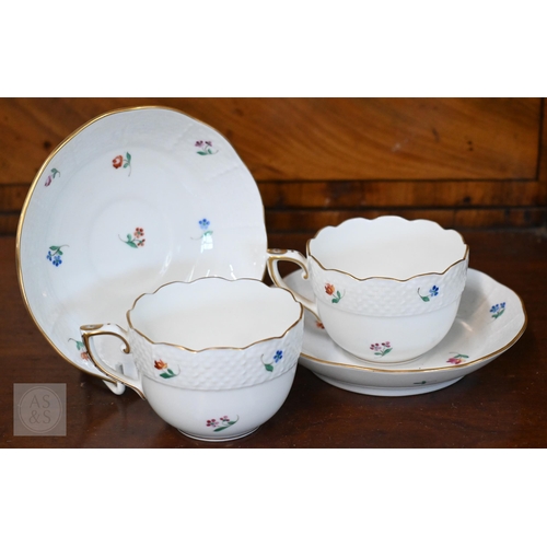 400 - A Georgian creamware eliptical basket on stand with blue and white barley decoration, pierced rims a... 