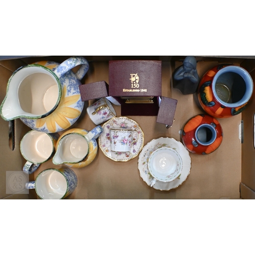 404 - A boxed Woodford carriage clock (as new), to/w two Poole Pottery Gemstone 'Volcano' vases by Anita H... 