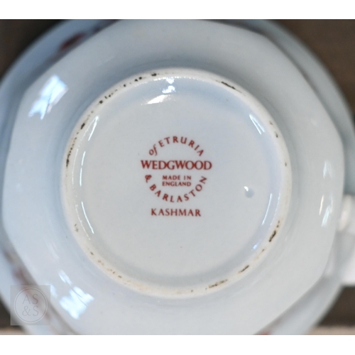 407 - An extensive Wedgwood 'Kashmir' dinner/tea service, 150 pieces approx (3 boxes)