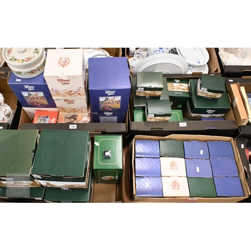 486 - A collection of approx 50 boxed Lilliput Lane cottages and similar ornaments (5 boxes)