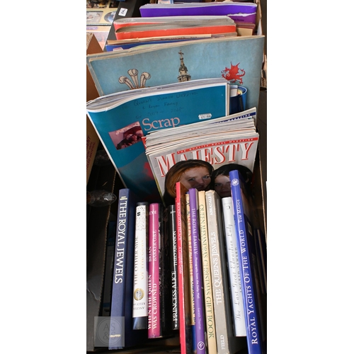 546 - A large quantity of Royal commemorative ephemera including tins, jigsaws, books and scrapbooks etc (... 