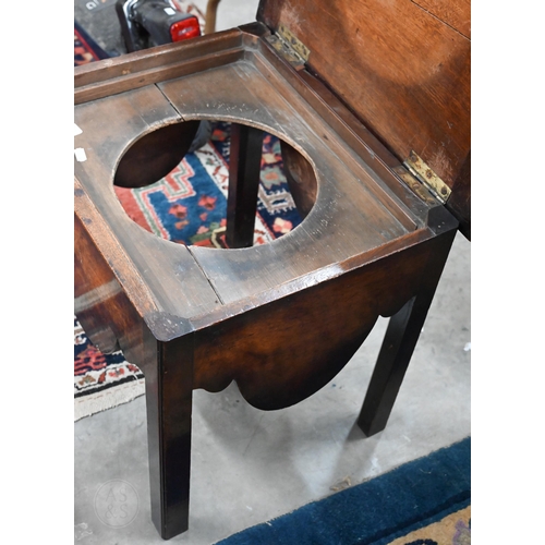 581 - A Georgian mahogany commode, 50 x 40 x 44 cm high