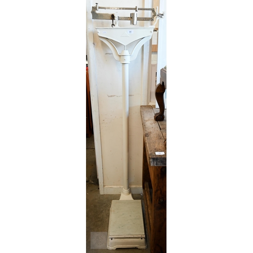 365 - #A set of clinical scales, 167 cm high