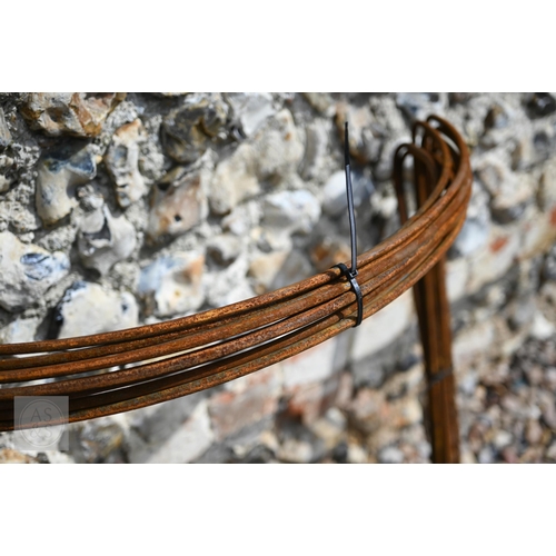 23 - Ten wide weathered steel curved garden frames, 67 cm wide x 50 cm high (10)Please note: Stock image... 