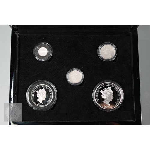252 - A Queen Elizabeth II Platinum Jubilee platinum sovereign set, 2022, including quarter sovereign (14m... 