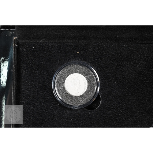 252 - A Queen Elizabeth II Platinum Jubilee platinum sovereign set, 2022, including quarter sovereign (14m... 