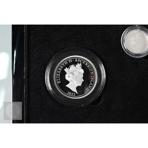 252 - A Queen Elizabeth II Platinum Jubilee platinum sovereign set, 2022, including quarter sovereign (14m... 