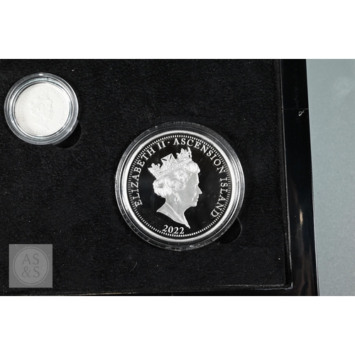 252 - A Queen Elizabeth II Platinum Jubilee platinum sovereign set, 2022, including quarter sovereign (14m... 